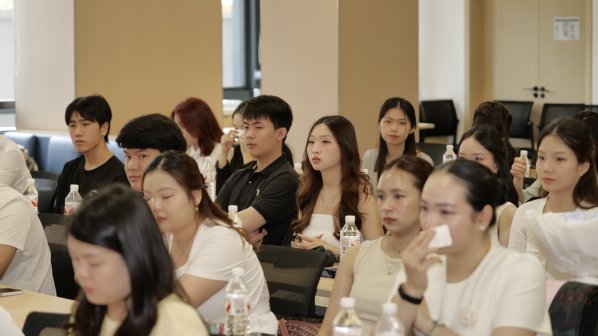 国际合作与交流中心source