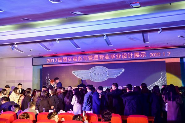 也有充满民族风情的白族婚礼